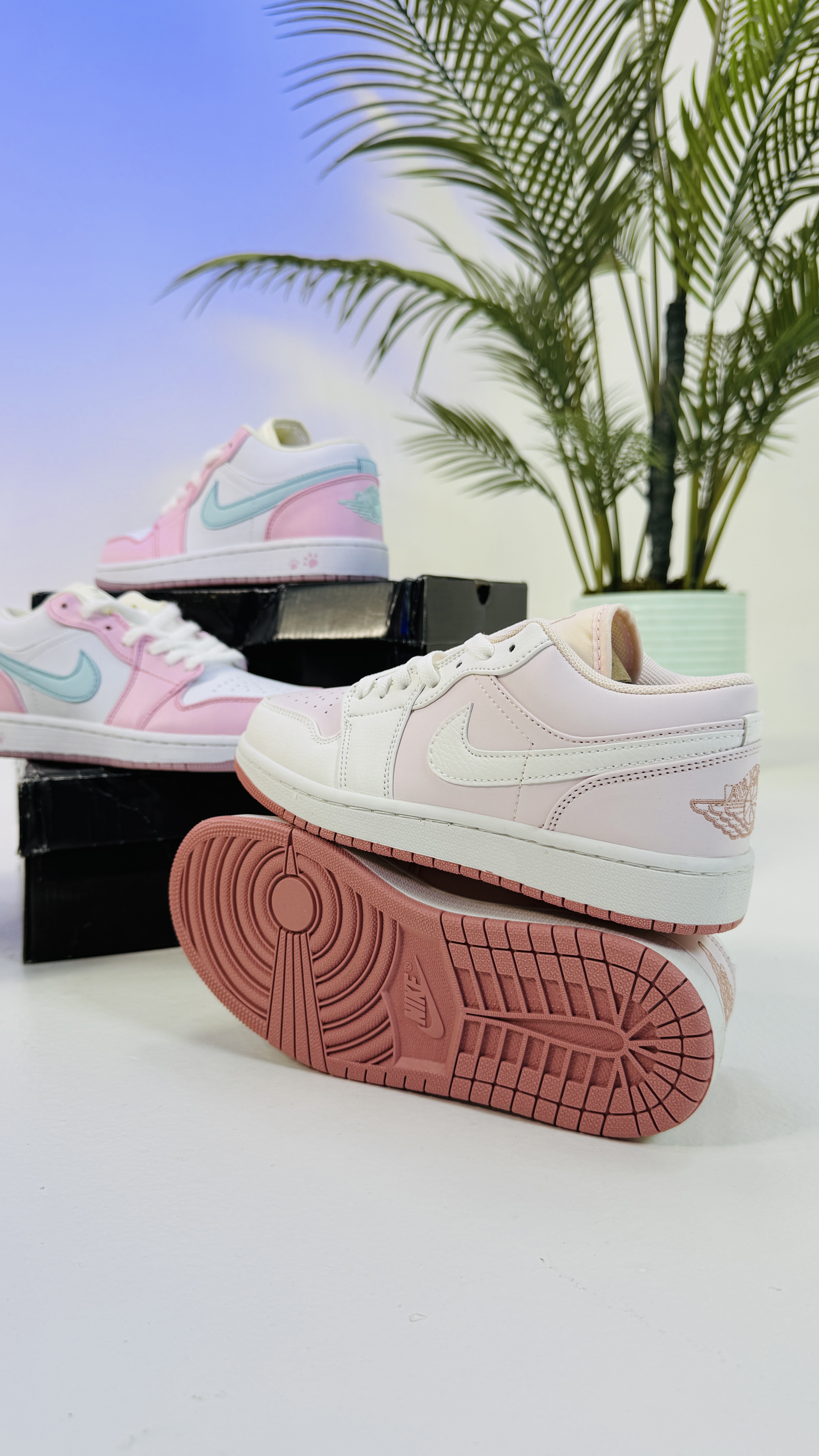 کتونی AIR JORDAN 1 LOW سفید صورتی نایک سفید